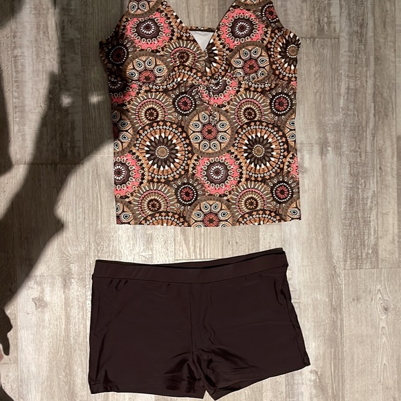 Two piece bathing suit (soft cup and adjustable straps) only worn once - Picture 3 of 5